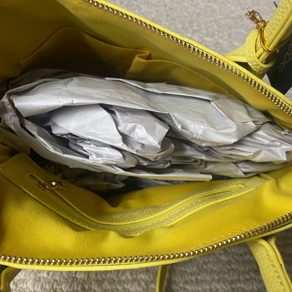 NWT YELLOW BEBE WOMEN'S FABIOLA CROSSBODY BAG PURSE DOME YELLOW - Picture 7 of 7